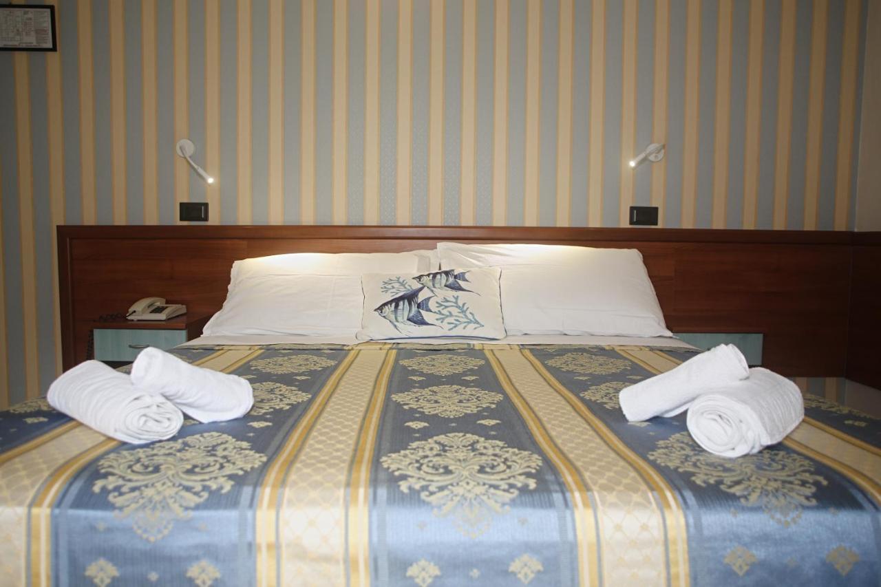 Hotel Dear Римини Экстерьер фото