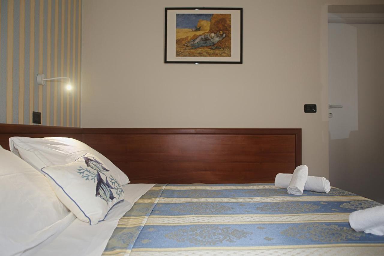 Hotel Dear Римини Экстерьер фото