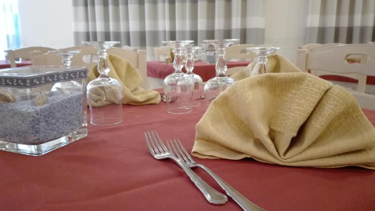 Hotel Dear Римини Экстерьер фото