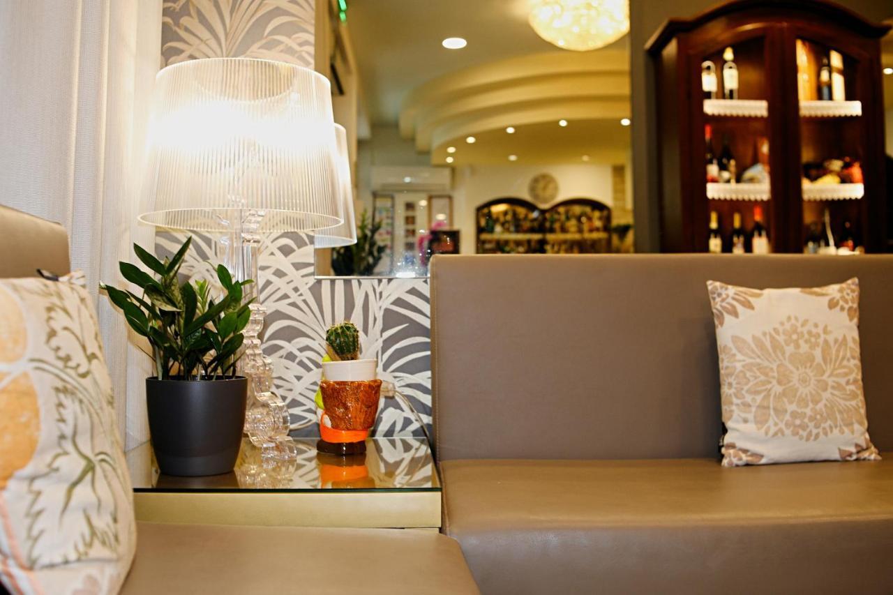 Hotel Dear Римини Экстерьер фото