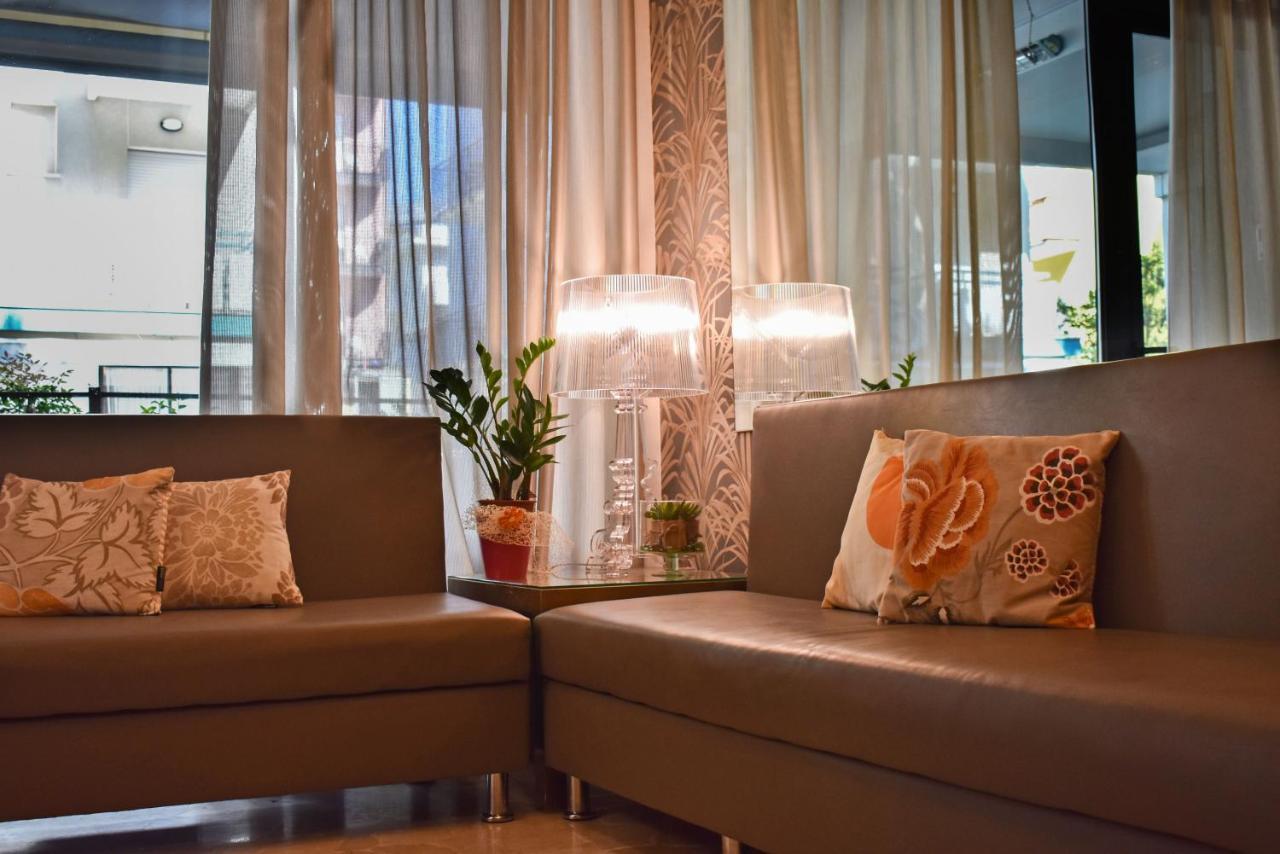 Hotel Dear Римини Экстерьер фото