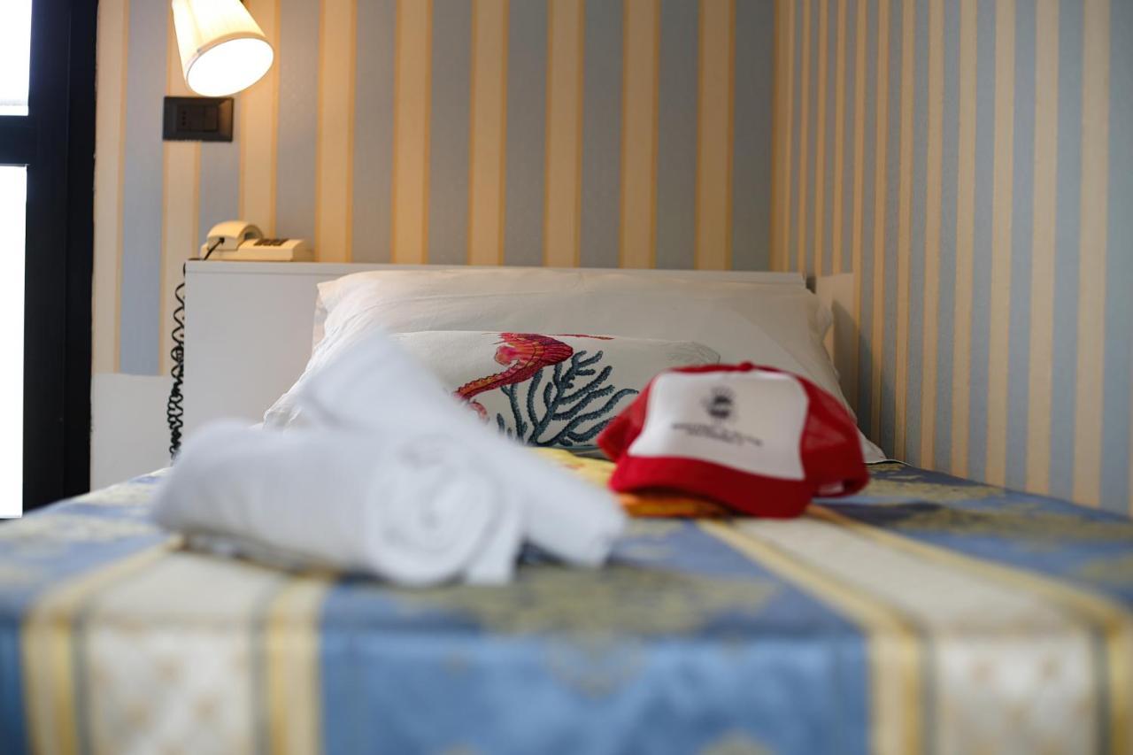 Hotel Dear Римини Экстерьер фото