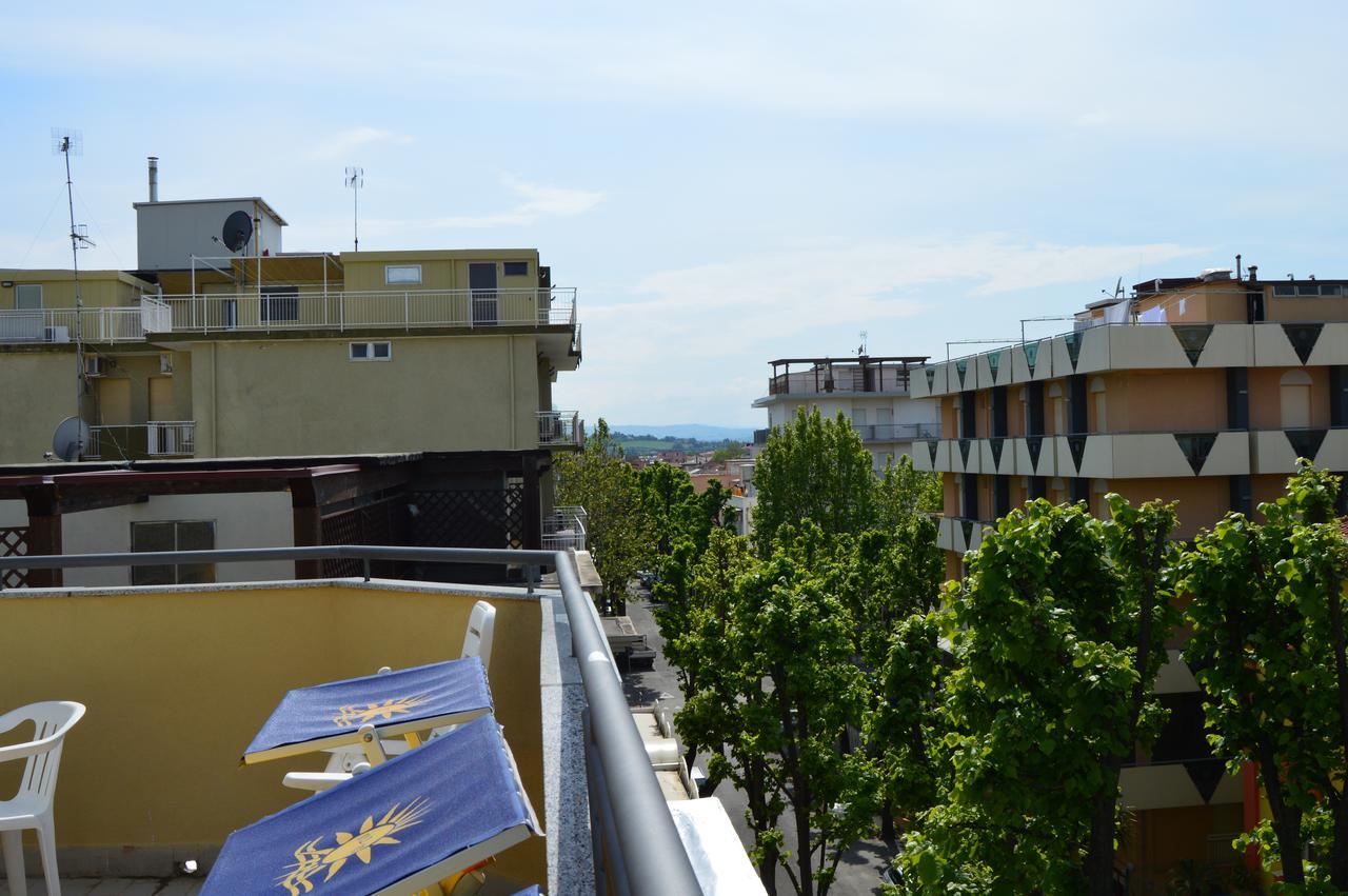 Hotel Dear Римини Экстерьер фото
