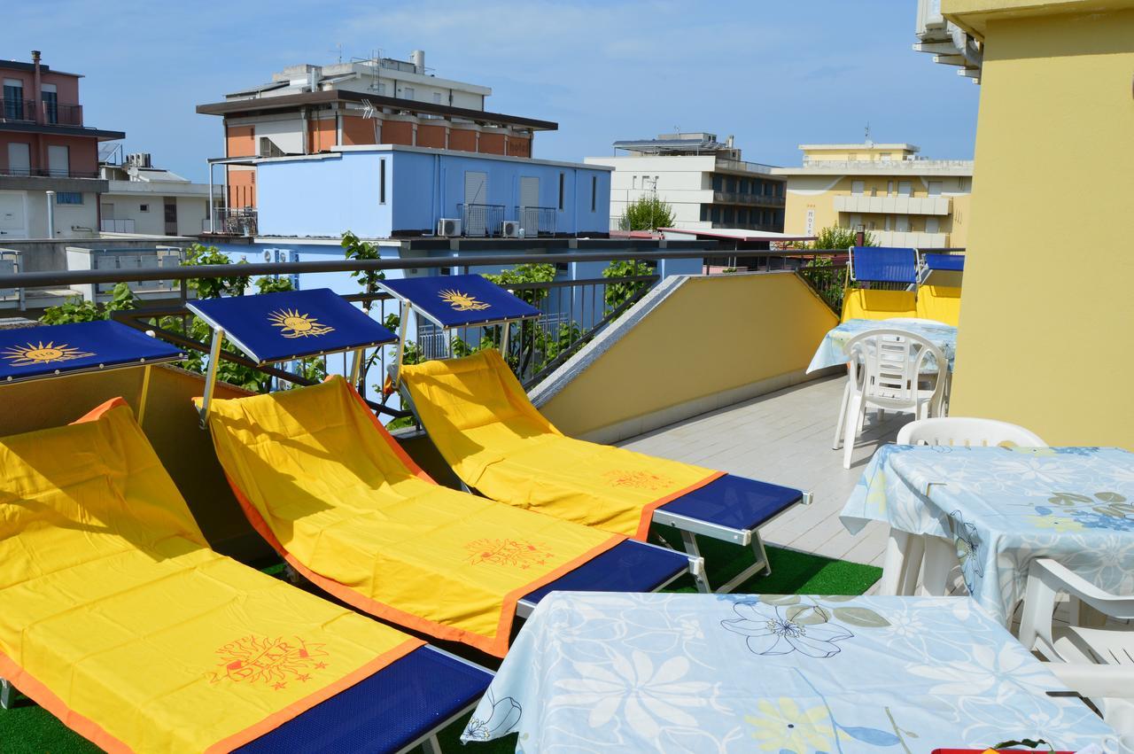 Hotel Dear Римини Экстерьер фото