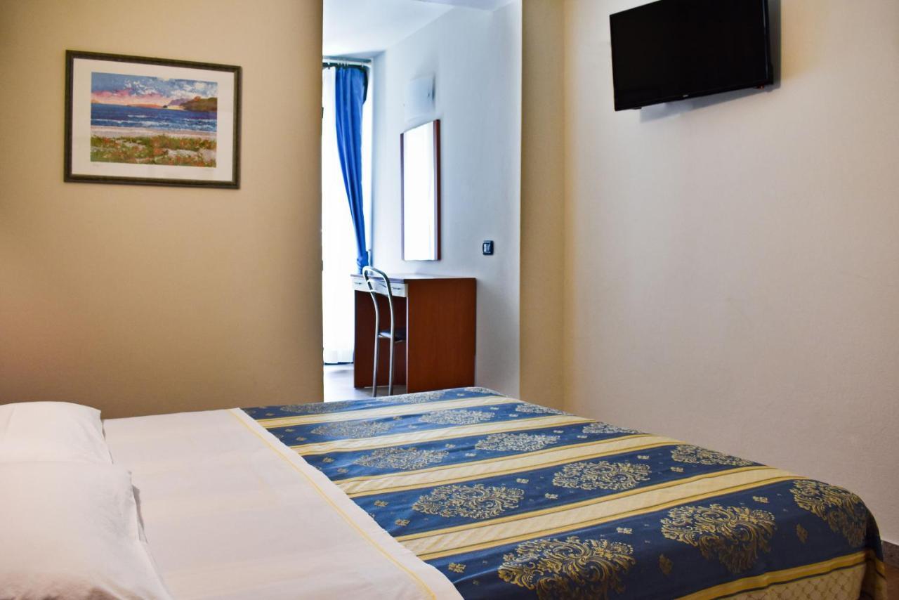 Hotel Dear Римини Экстерьер фото