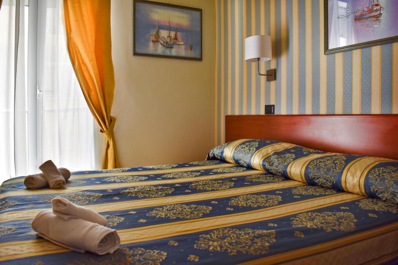 Hotel Dear Римини Экстерьер фото